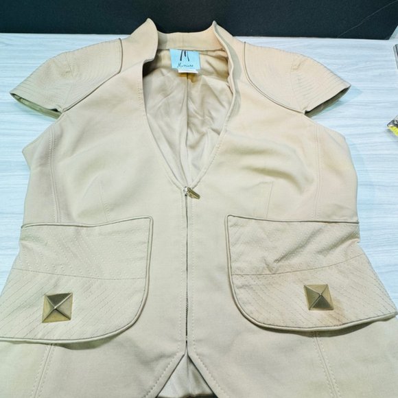 Marciano Blazer Women 10 Tan Deep V Zip Front Gold Studs Cap Sleeves Peplum Back - Picture 9 of 12